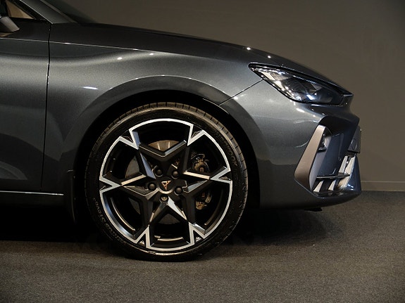 Cupra Leon 3 of 5