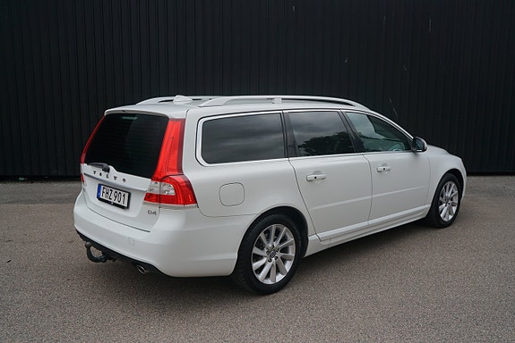 Volvo V70 2 of 5
