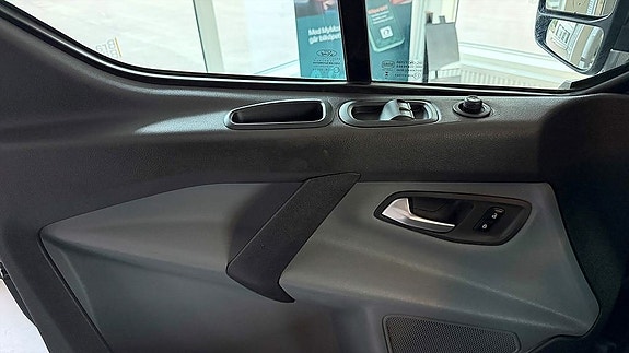 Ford Transit Custom 10 of 13