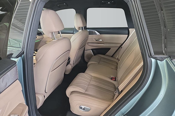 XPeng G9 11 of 17