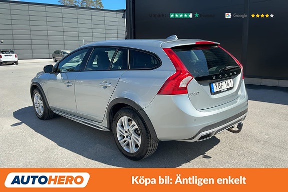 Volvo V60 Cross Country 3 of 5