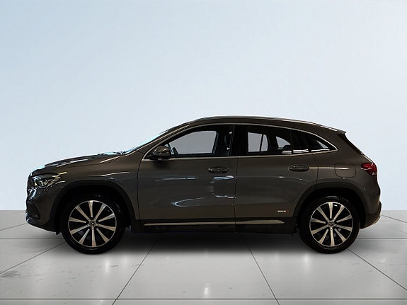 Mercedes-Benz GLA200 d 4 of 5