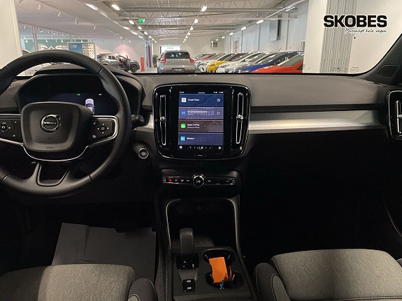 Volvo XC40 13 of 20