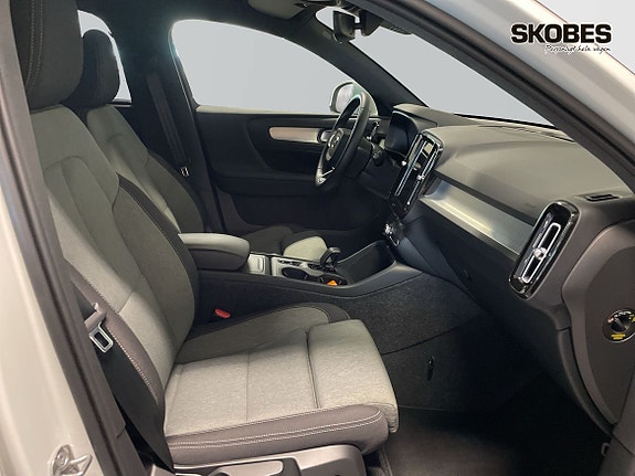 Volvo XC40 12 of 20