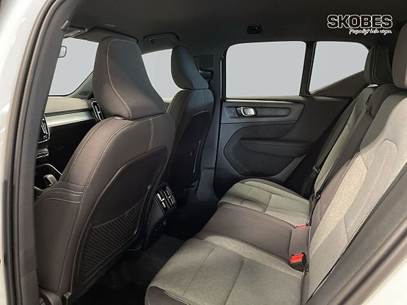 Volvo XC40 10 of 20
