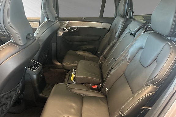 Volvo XC90 8 of 26