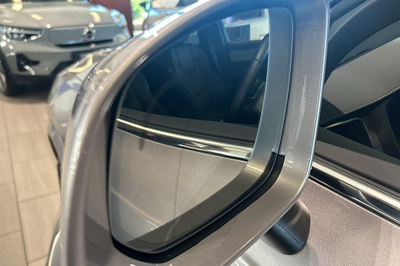 Volvo XC90 16 of 26