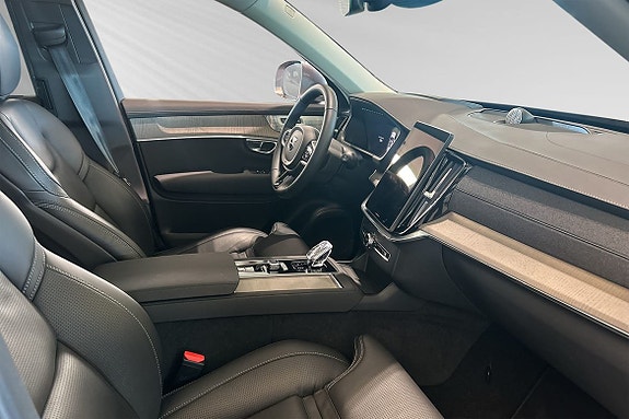 Volvo XC90 10 of 26