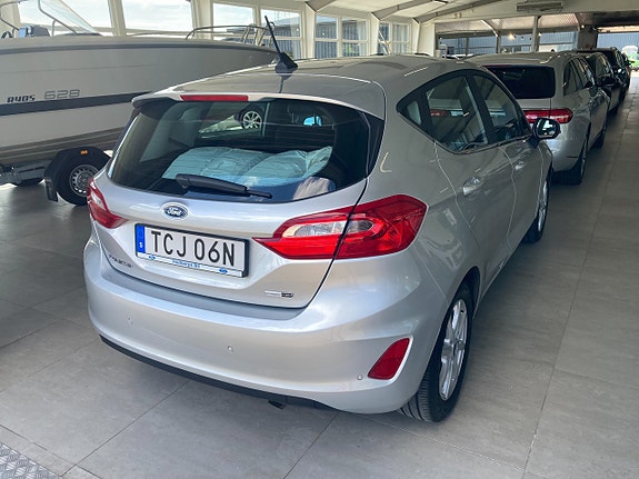 Ford Fiesta 3 of 5