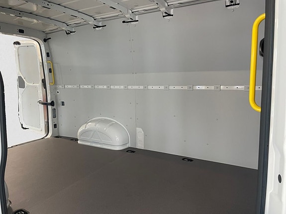 Volkswagen Crafter 13 of 19