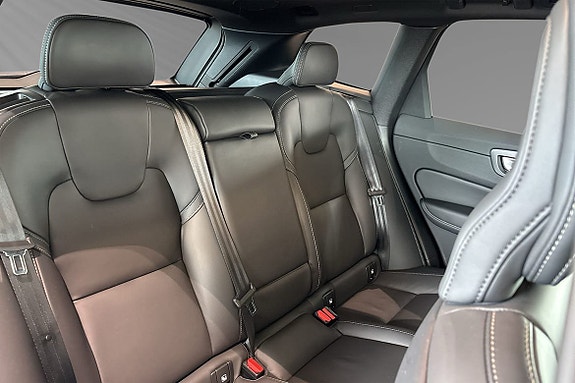 Volvo XC60 11 of 30