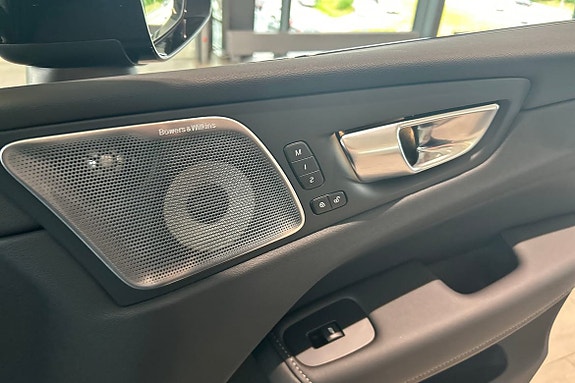 Volvo XC60 13 of 30