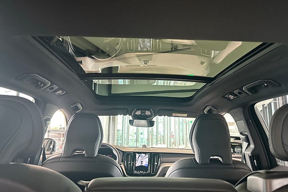 Volvo XC60 15 of 30
