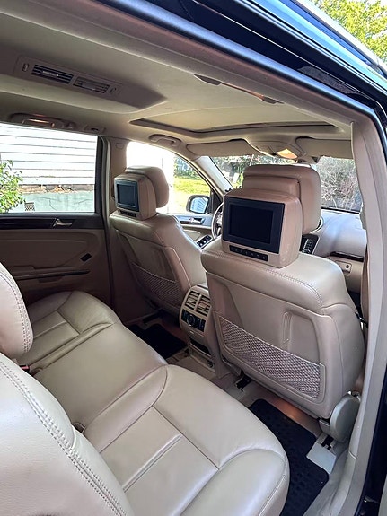 Mercedes-Benz GL420 3 of 3
