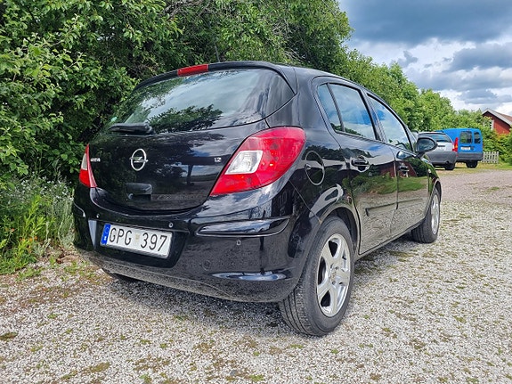 Opel Corsa 2 of 5