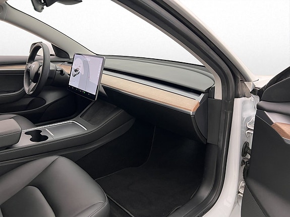 Tesla Model 3 24 of 30