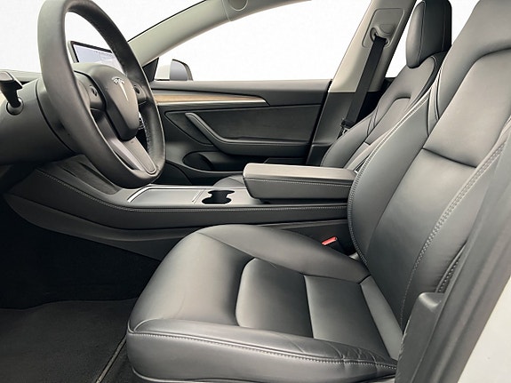 Tesla Model 3 9 of 30