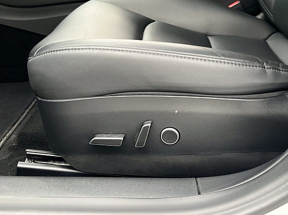 Tesla Model 3 11 of 30