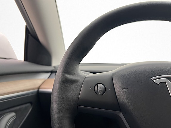 Tesla Model 3 29 of 30