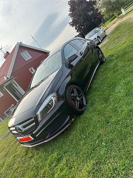 Mercedes-Benz A200 2 of 5