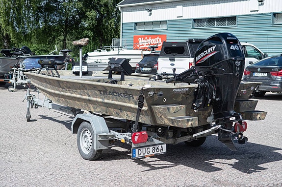Tracker Grizzly 1654 Sportsman Mercury F40 2 of 12