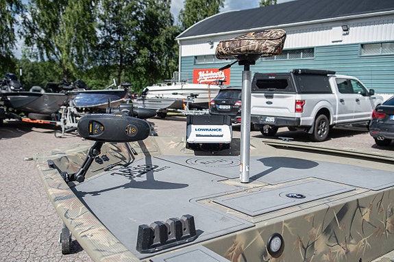 Tracker Grizzly 1654 Sportsman Mercury F40 6 of 12