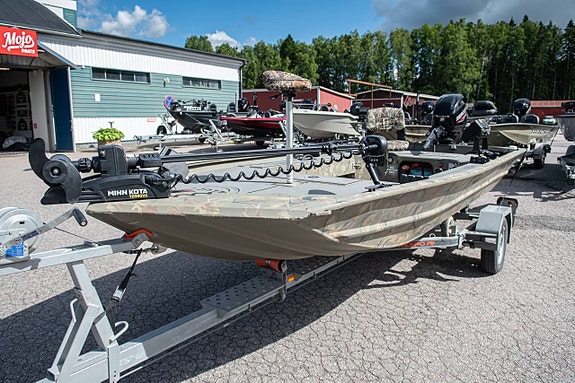 Tracker Grizzly 1654 Sportsman Mercury F40 7 of 12