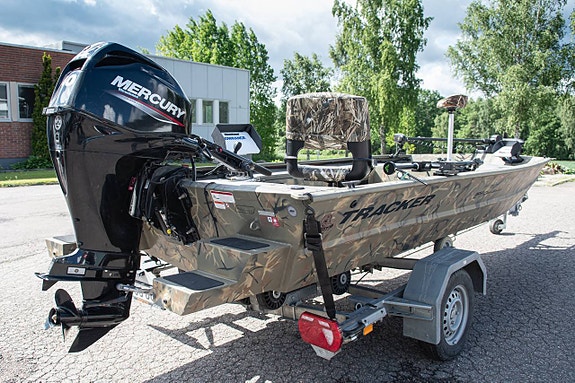 Tracker Grizzly 1654 Sportsman Mercury F40 4 of 12