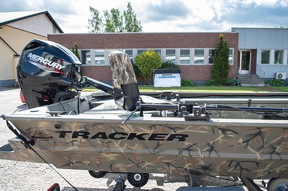Tracker Grizzly 1654 Sportsman Mercury F40 9 of 12