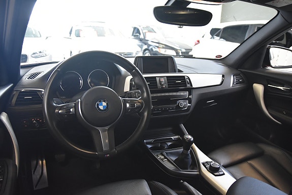 BMW 118i 7 of 15