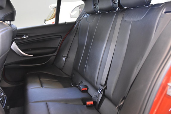 BMW 118i 14 of 15