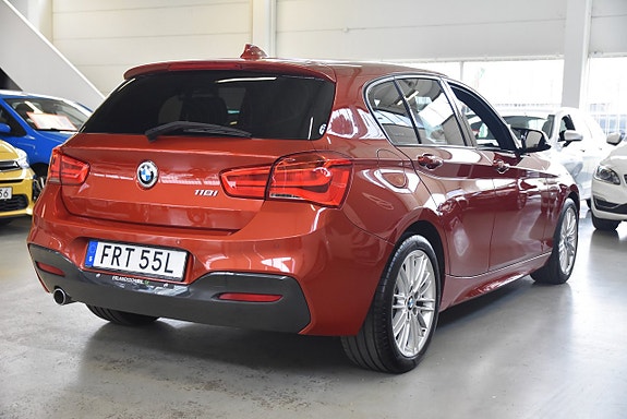 BMW 118i 3 of 5