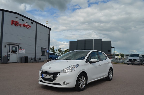 Peugeot 208 3 of 5