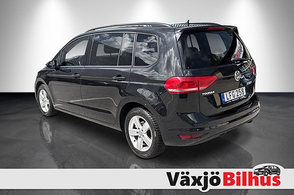 Volkswagen Touran 2 of 5
