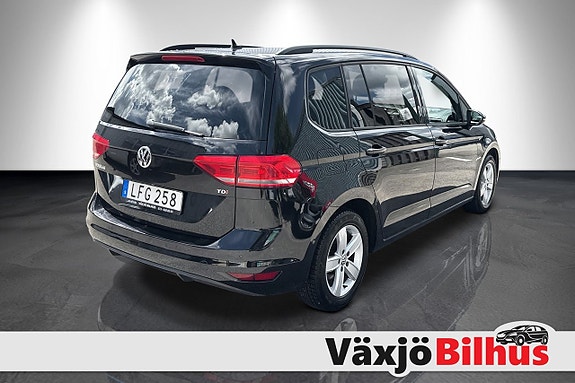 Volkswagen Touran 3 of 5