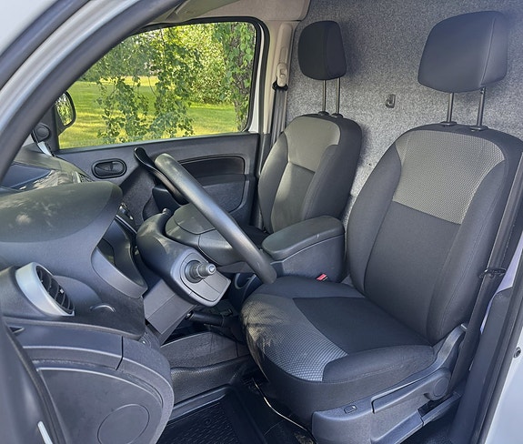 Renault Kangoo Maxi 9 of 16