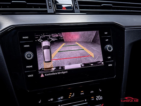 Volkswagen Passat 25 of 30