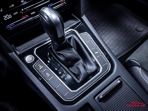 Volkswagen Passat 28 of 30