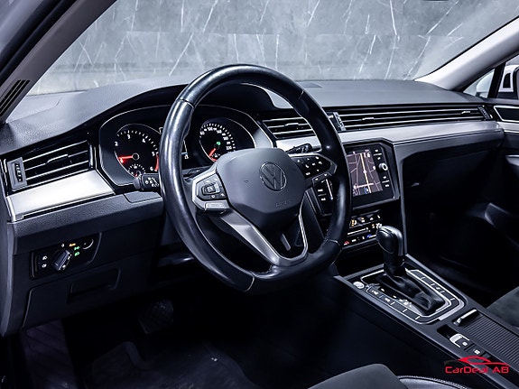 Volkswagen Passat 12 of 30