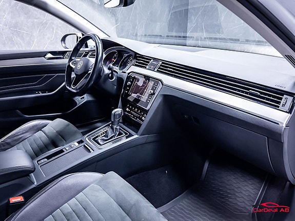Volkswagen Passat 14 of 30