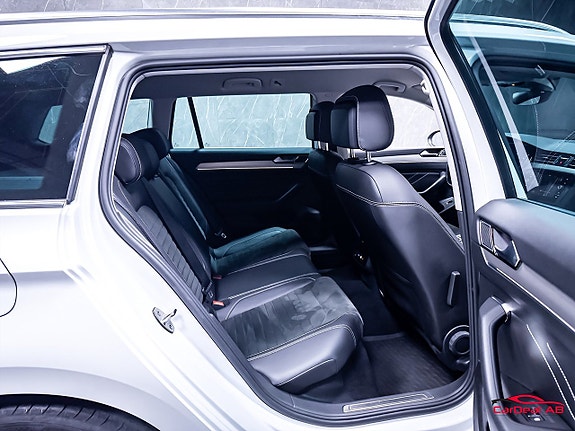 Volkswagen Passat 16 of 30