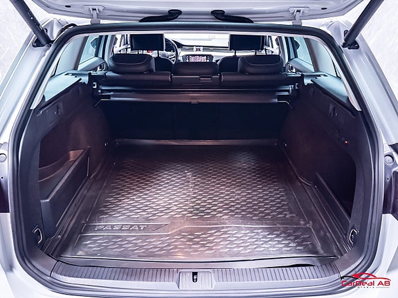 Volkswagen Passat 17 of 30