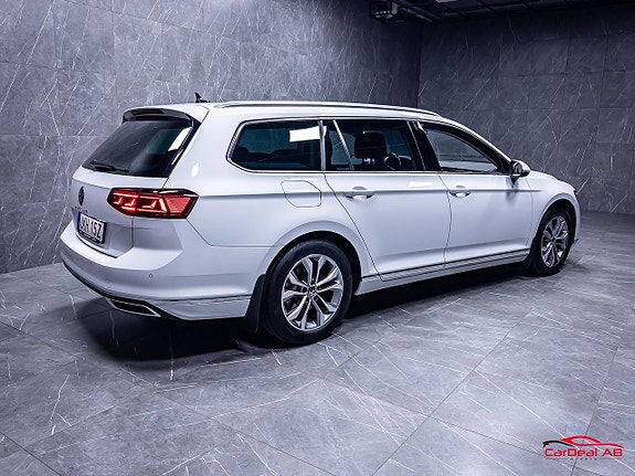 Volkswagen Passat 7 of 30