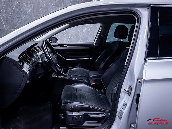 Volkswagen Passat 10 of 30