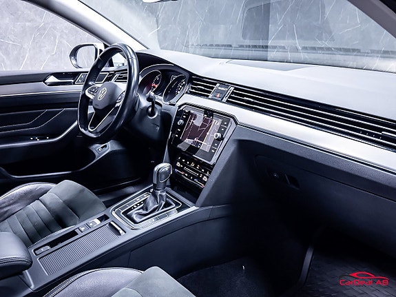 Volkswagen Passat 13 of 30