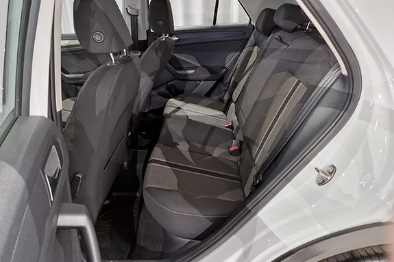 Volkswagen T-Roc 15 of 16