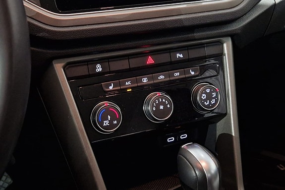 Volkswagen T-Roc 13 of 16