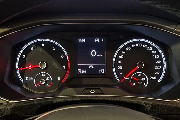 Volkswagen T-Roc 11 of 16