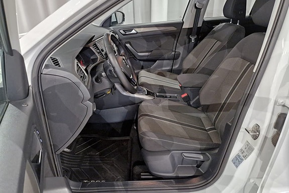 Volkswagen T-Roc 8 of 16