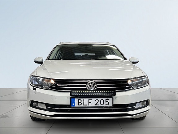 Volkswagen Passat 2 of 5